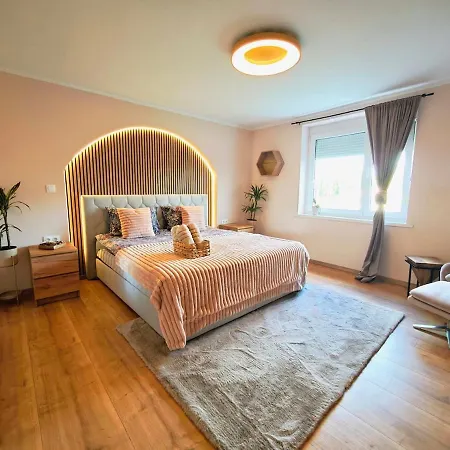 New Luxury Citycenter With Free Parking & Ac 马里博尔