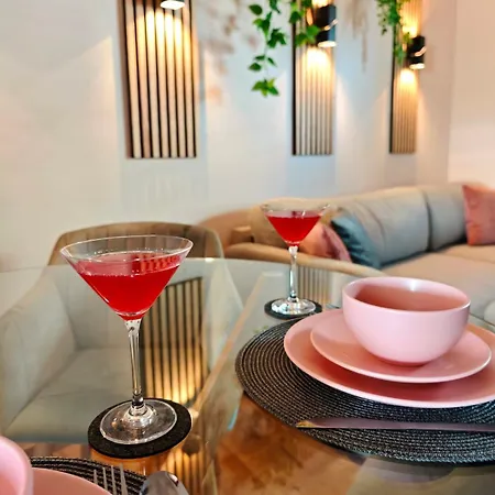 New Luxury Citycenter With Free Parking & Ac 公寓 马里博尔